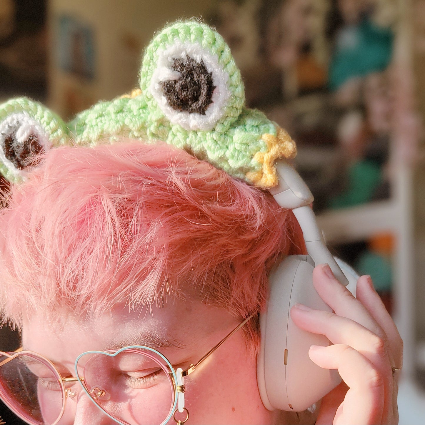 MADE-TO-ORDER Frog Eyes | Headphone Buddy