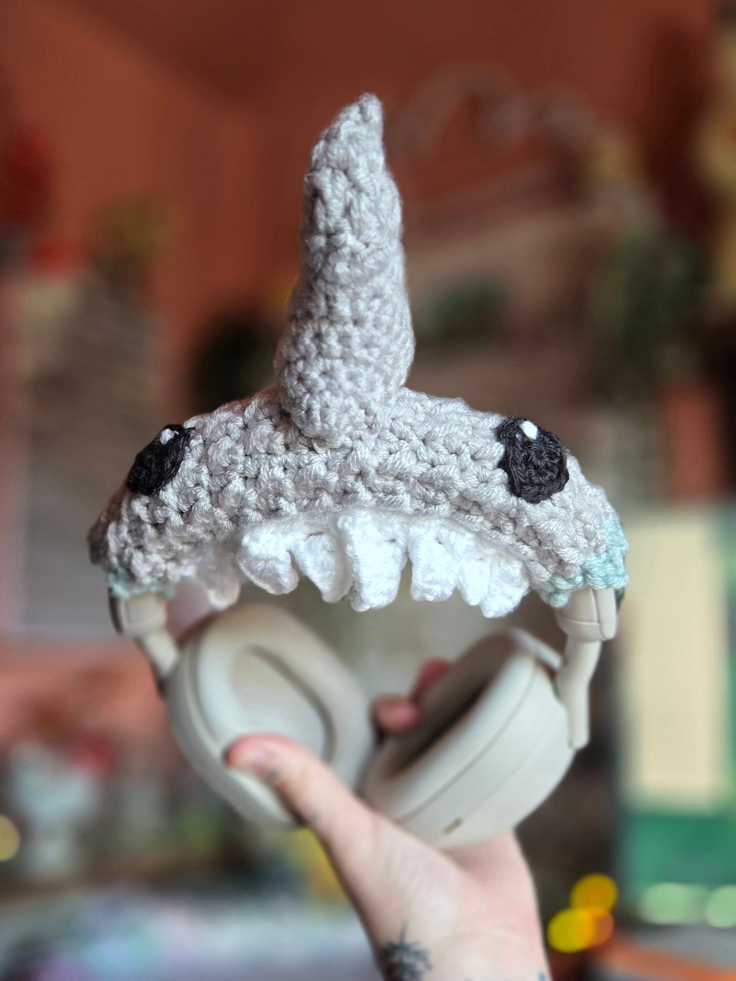 READY-TO-SHIP Grey Shark Headphone Buddy