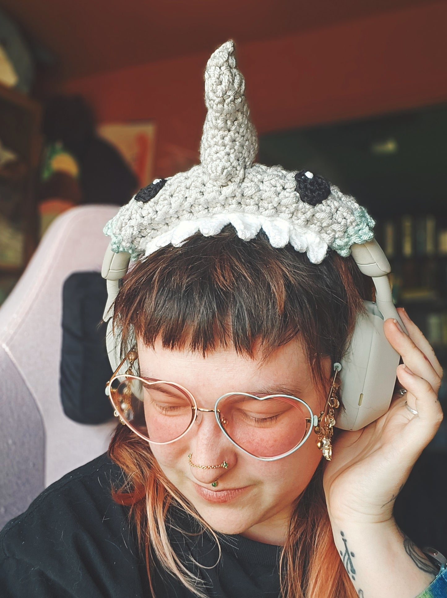 READY-TO-SHIP Grey Shark Headphone Buddy