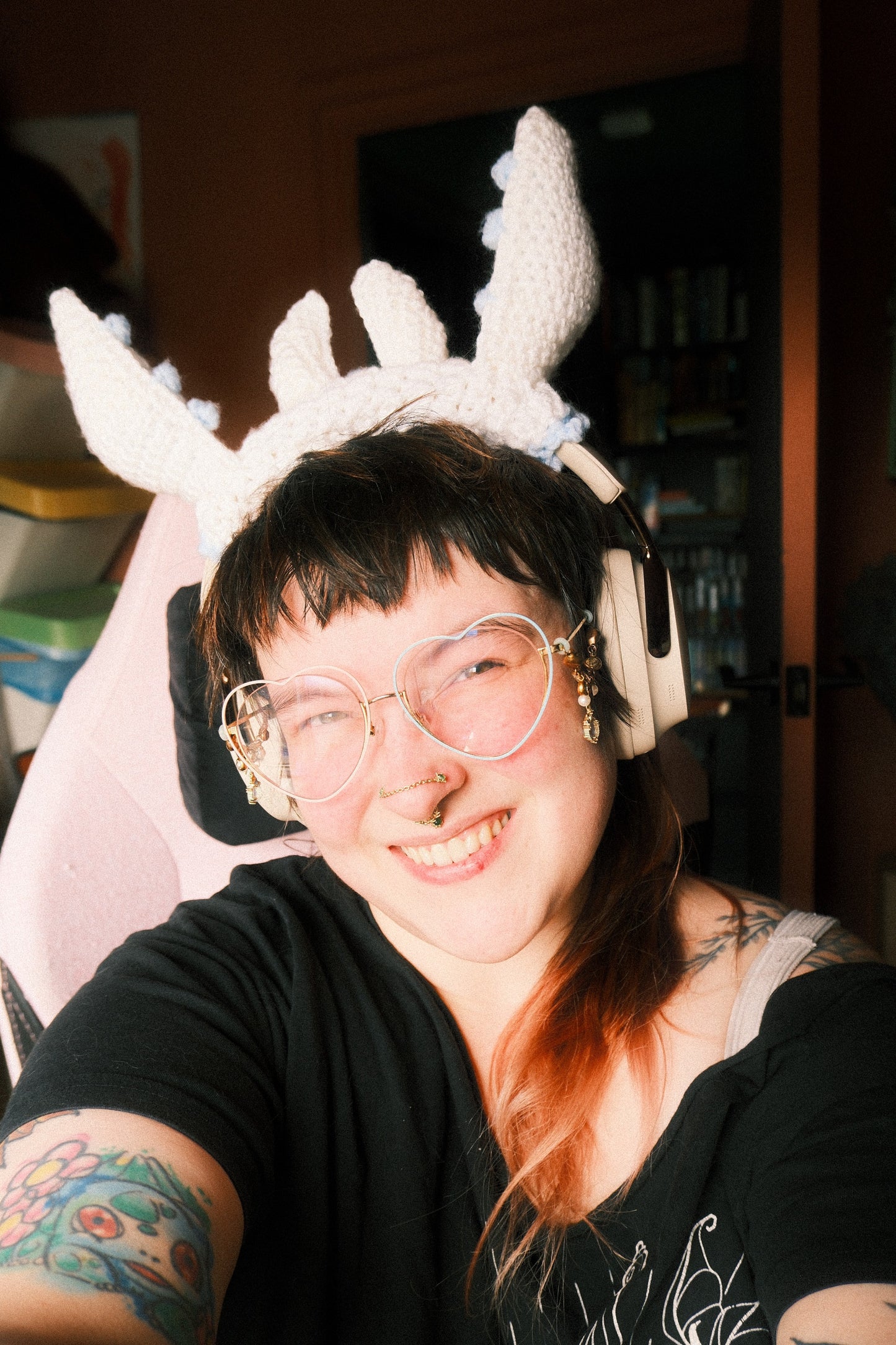 READY-TO-SHIP White Dragon Headphone Buddy