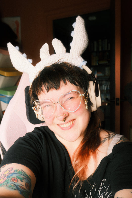 READY-TO-SHIP White Dragon Headphone Buddy